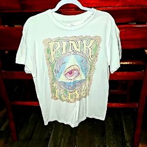 Pink Floyd Graphic Tee. Womens sz large, distressed and super cute band tee.